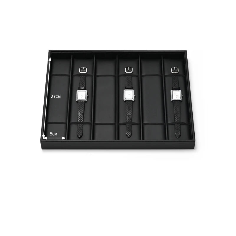 Plateau montres 6 emplacements – plateau cuir blanc cassé avec trois montres : compartiments 27 x 5 cm