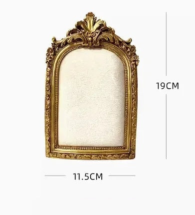 Présentoir bijoux baroque doré – cadre 19 cm, cotes 19 x 11,5 cm