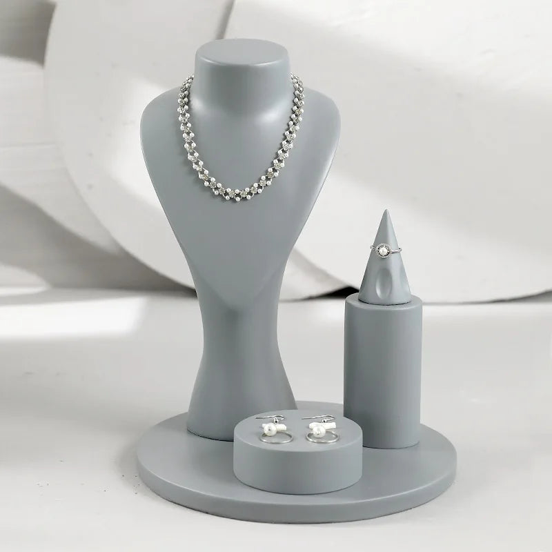 Buste Collier Velours Gris Long Sautoir