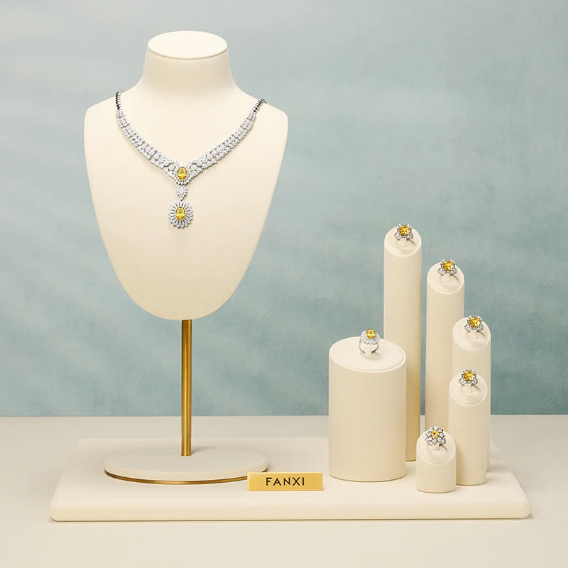 Buste Collier Bague Beige Vitrine Magasin
