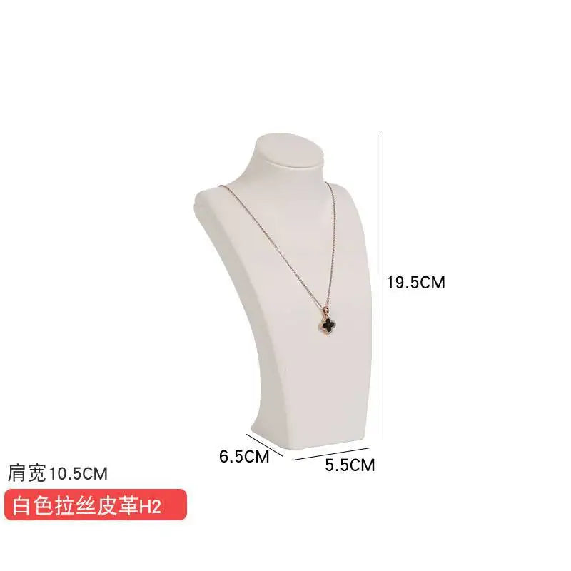 Buste Collier Cuir Simili Blanc Pendentif