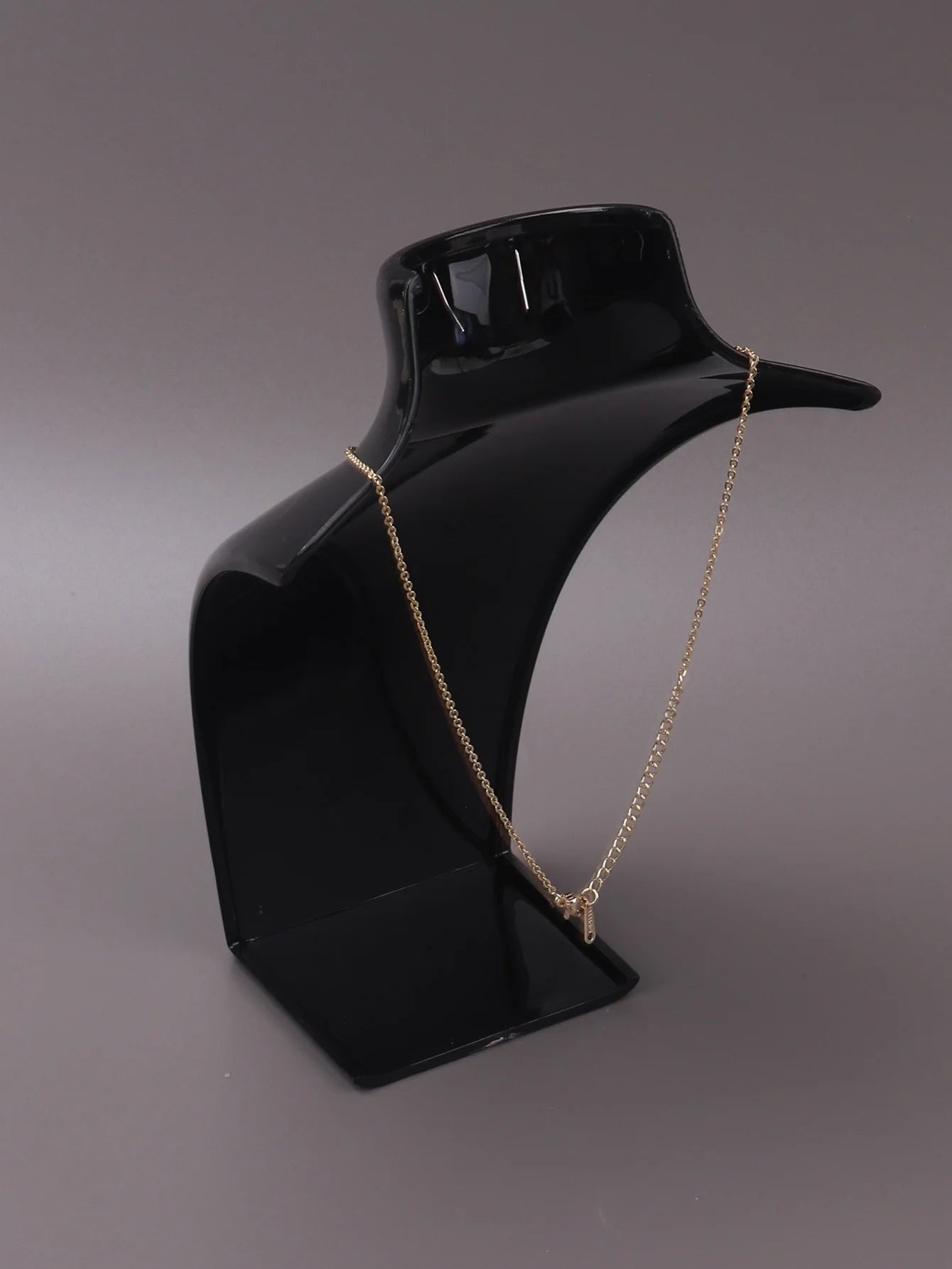 Présentoir Collier Buste Plastique 3 Coloris