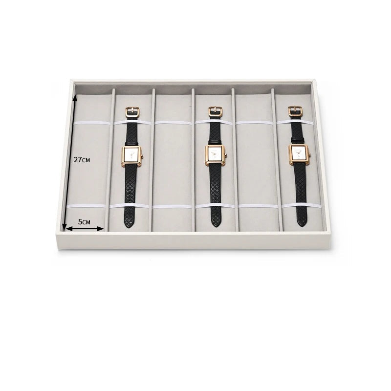 Plateau montres 6 emplacements – gros plan sur les compartiments en lin, velours gris et cuir noir
