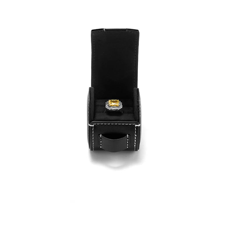 Écrin à bague en cuir PU – version intérieur noir, ouverte