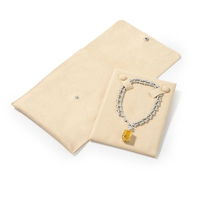 Pochette bijoux velours – petite pochette pendentif beige avec son insert