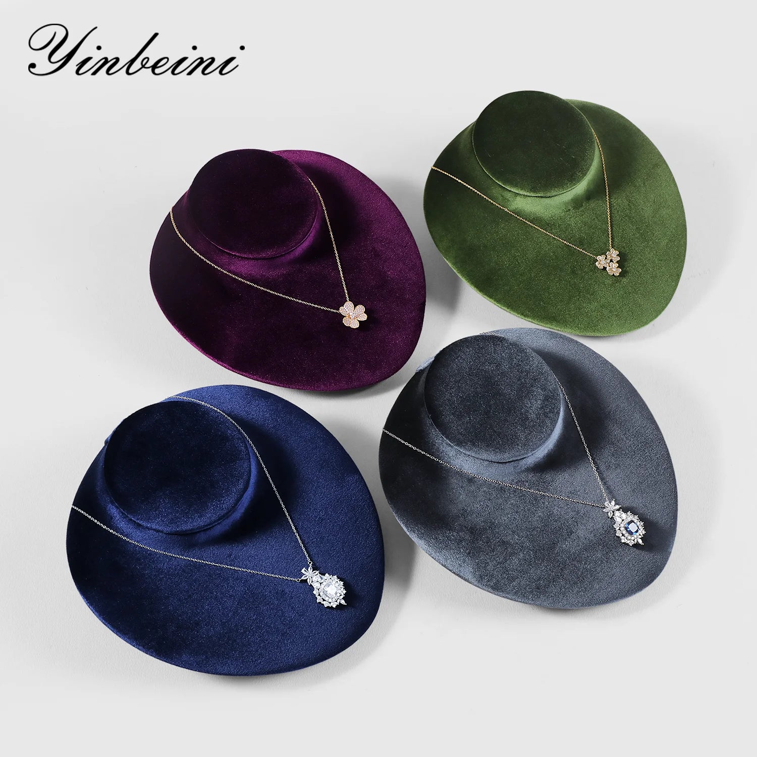 Buste Collier Velours Portrait Pendentif Fenêtre
