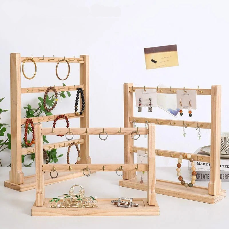 Présentoir bracelet bois à crochets – trois présentoirs en bois clair avec bracelets, anneaux et pinces