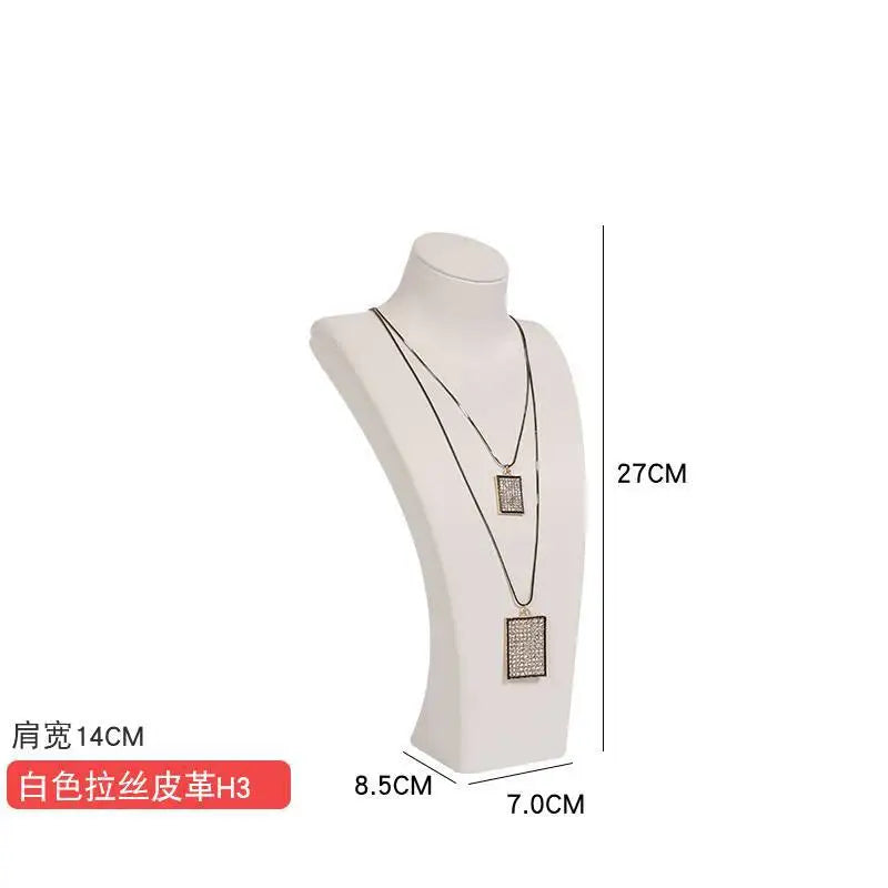 Buste Collier Cuir Simili Blanc Pendentif