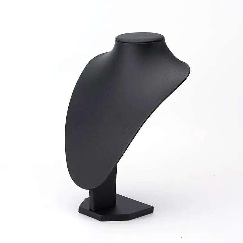 Buste Collier Simili Cuir Noir Pendentif