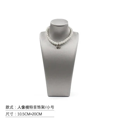 Buste Cou Cuir Blanc Mannequin Pendentif