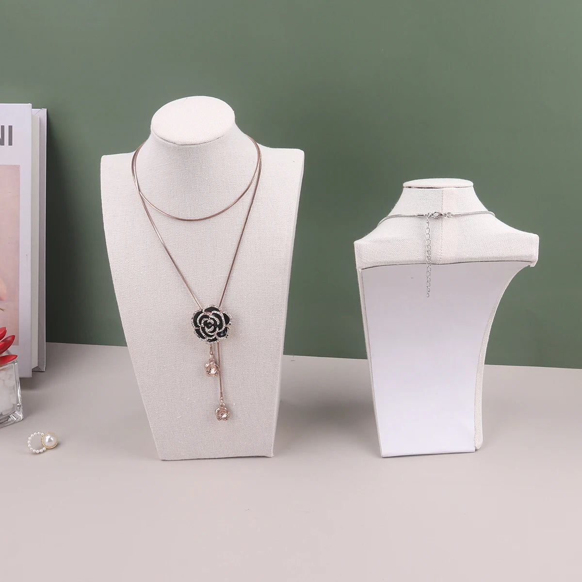 Buste Collier Coton Lin Beige Pendentif