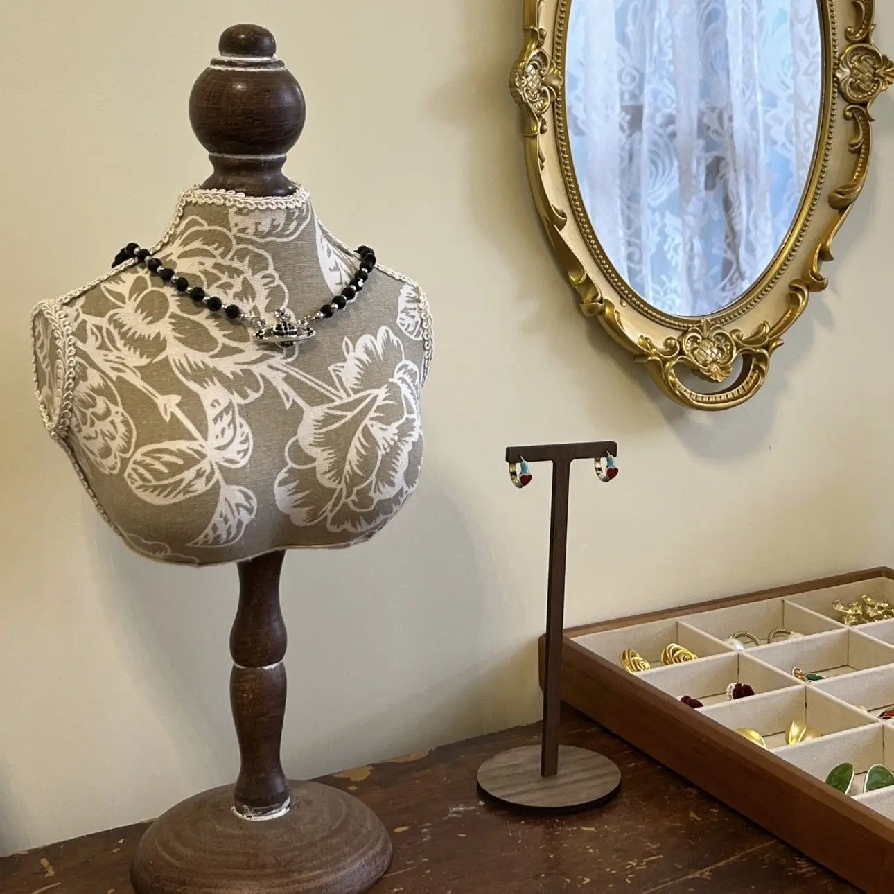 Présentoir Collier Bois Massif Vintage Vitrine