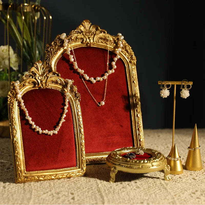 Présentoir Bijoux Velours Rouge et Doré