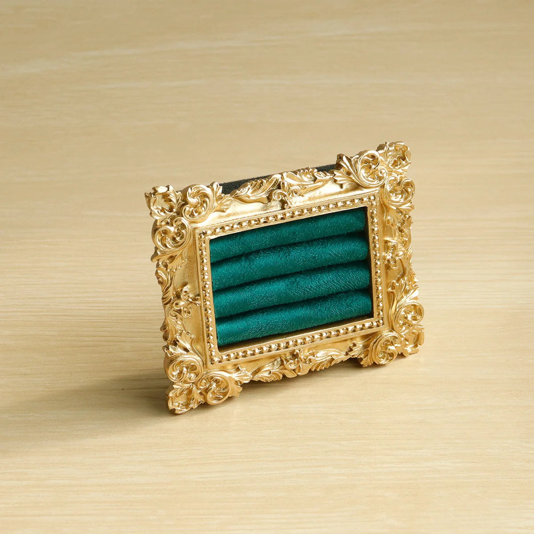 Cadre baroque doré vert – quatre rouleaux en daim