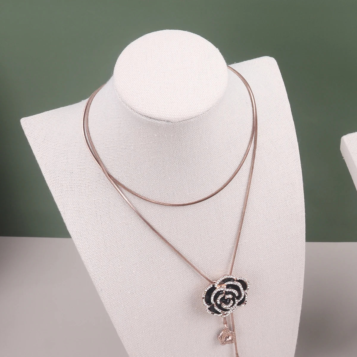 Buste Collier Coton Lin Beige Pendentif