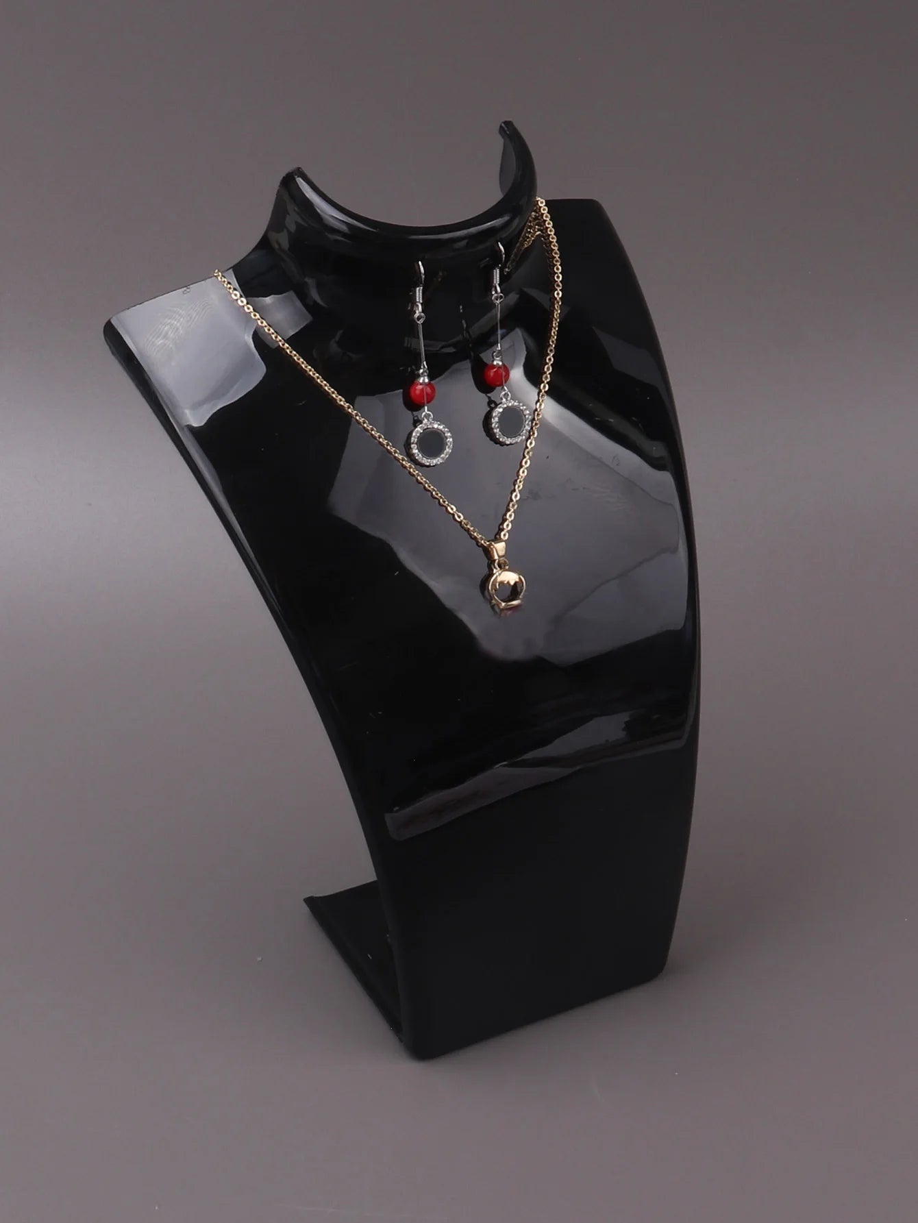 Présentoir Collier Buste Plastique 3 Coloris