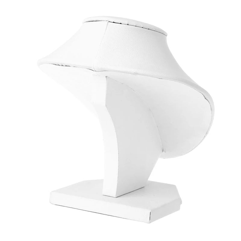 Buste Collier Cuir Blanc Vitrine Boutique