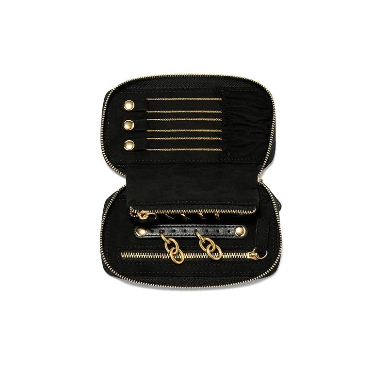 Mallette bijoux noire – Détail du bouton-pression et de la fermeture éclair dorée