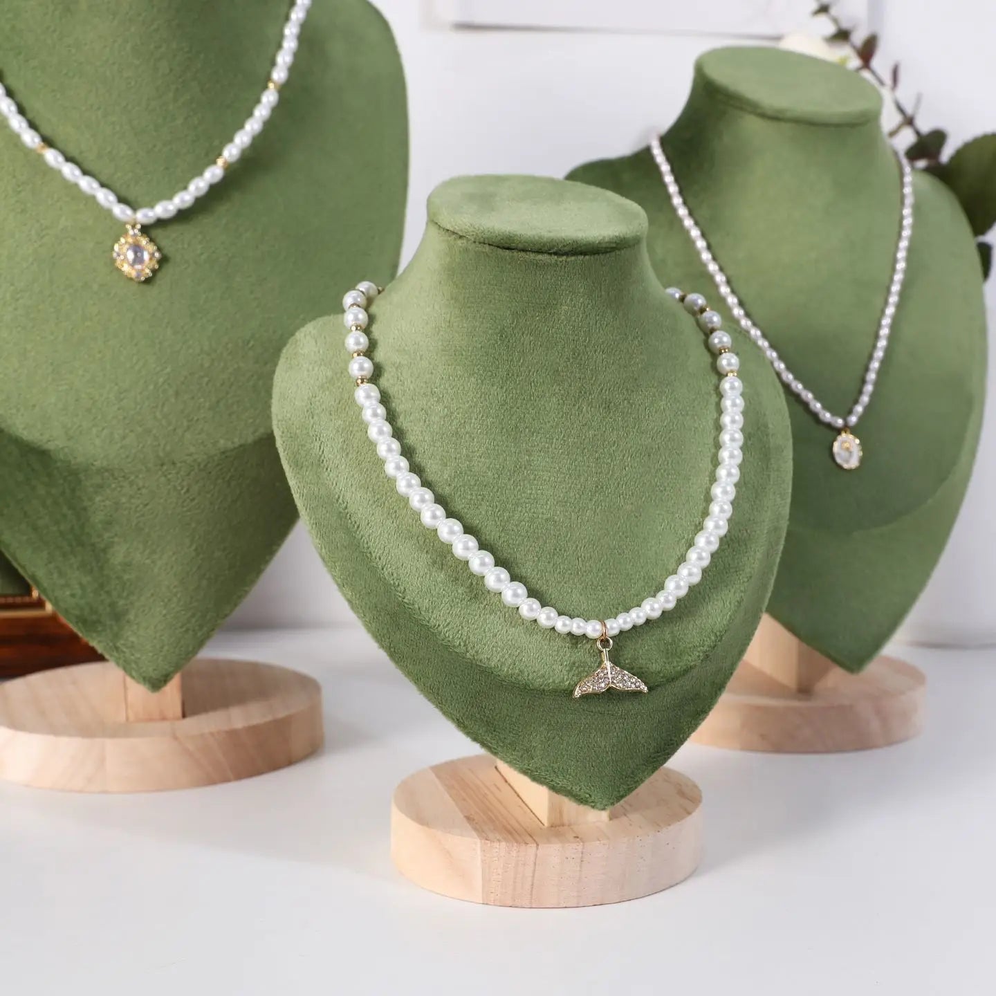 Présentoir Collier Velours Vert Bois