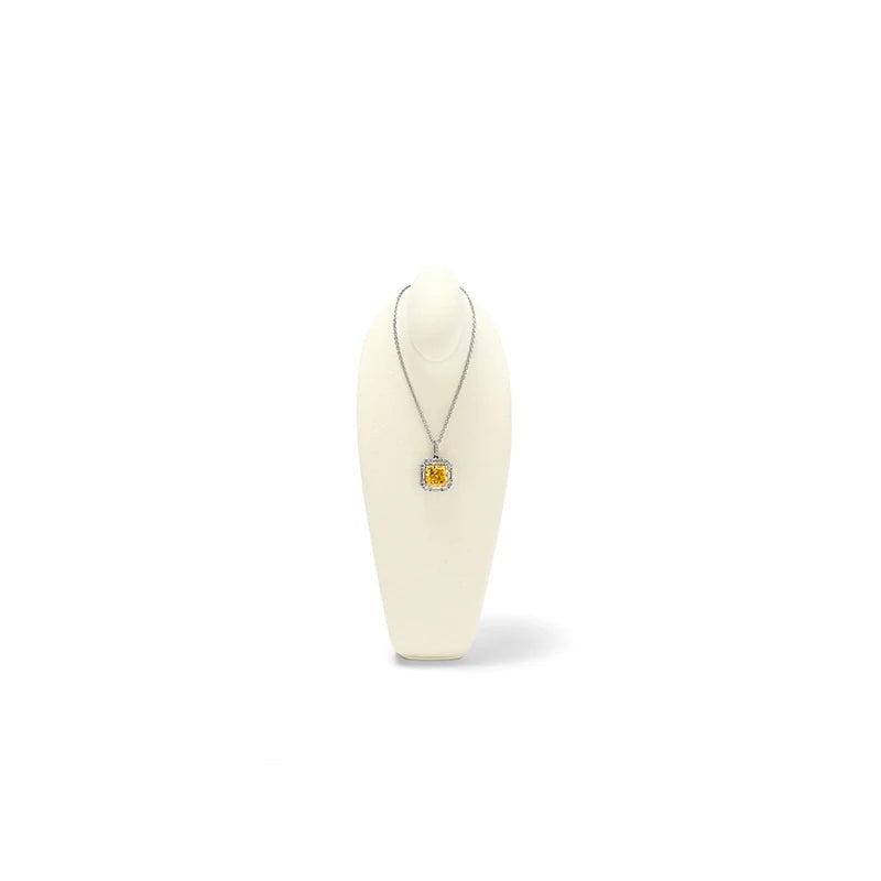 Buste collier microfibre beige 18,7 cm sur fond blanc