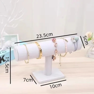 Buste Collier Velours Bracelet Montre T-bar