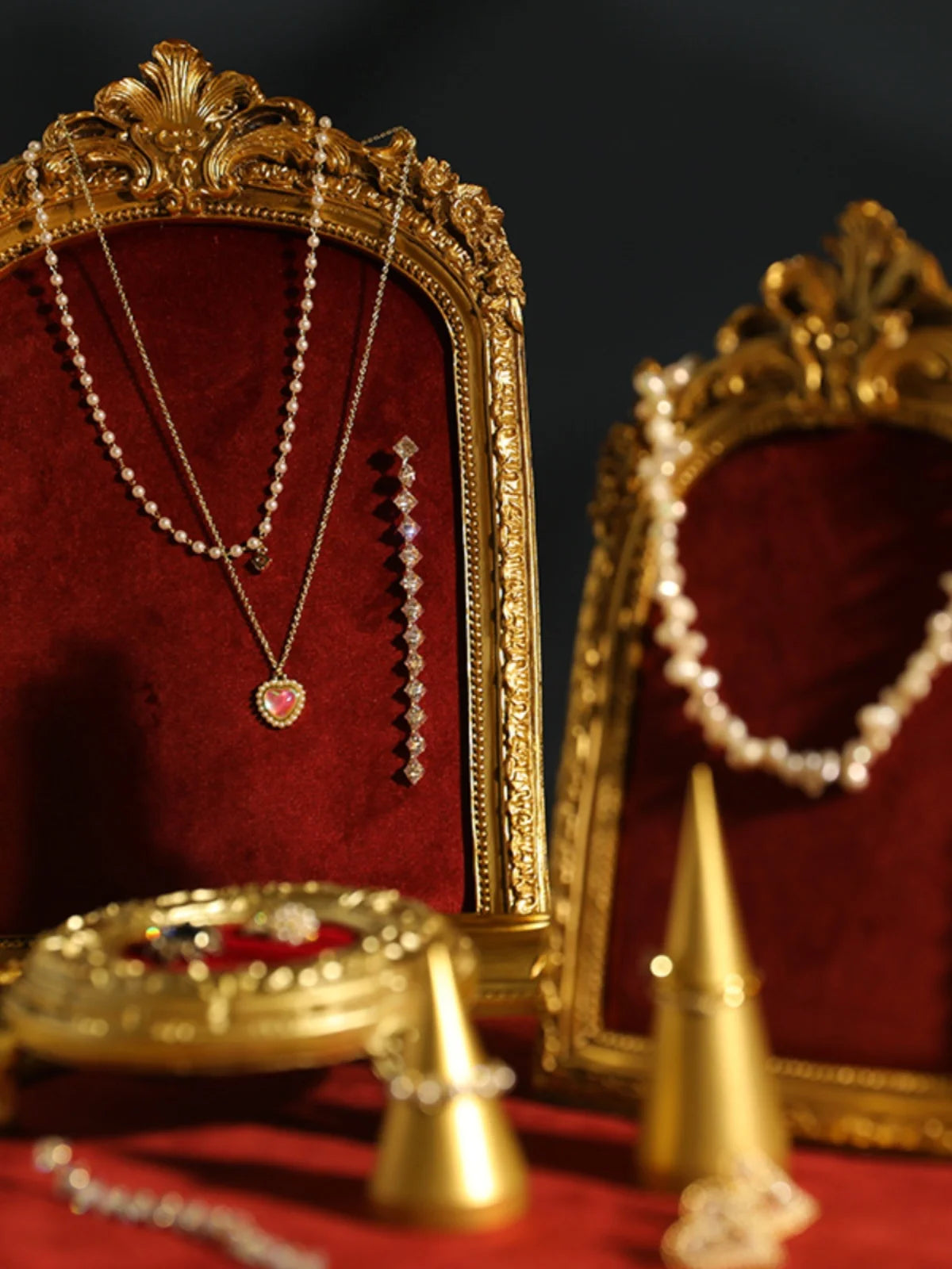 Présentoir Bijoux Velours Rouge et Doré