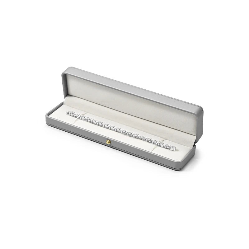Écrin gris – boîte chaîne longue ouverte avec un bracelet de diamants