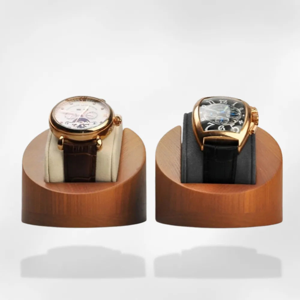 https://cdn.shopify.com/s/files/1/0889/8084/8989/files/Support_pour_montre_en_bois_RoyalCoffer14567.webp?v=1757429080