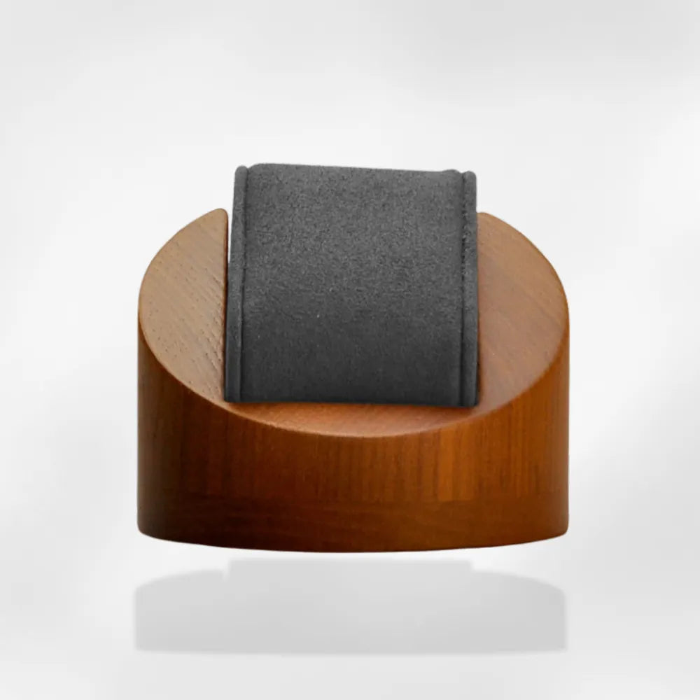 https://cdn.shopify.com/s/files/1/0889/8084/8989/files/Support_pour_montre_en_bois_RoyalCoffer1.webp?v=1757429900