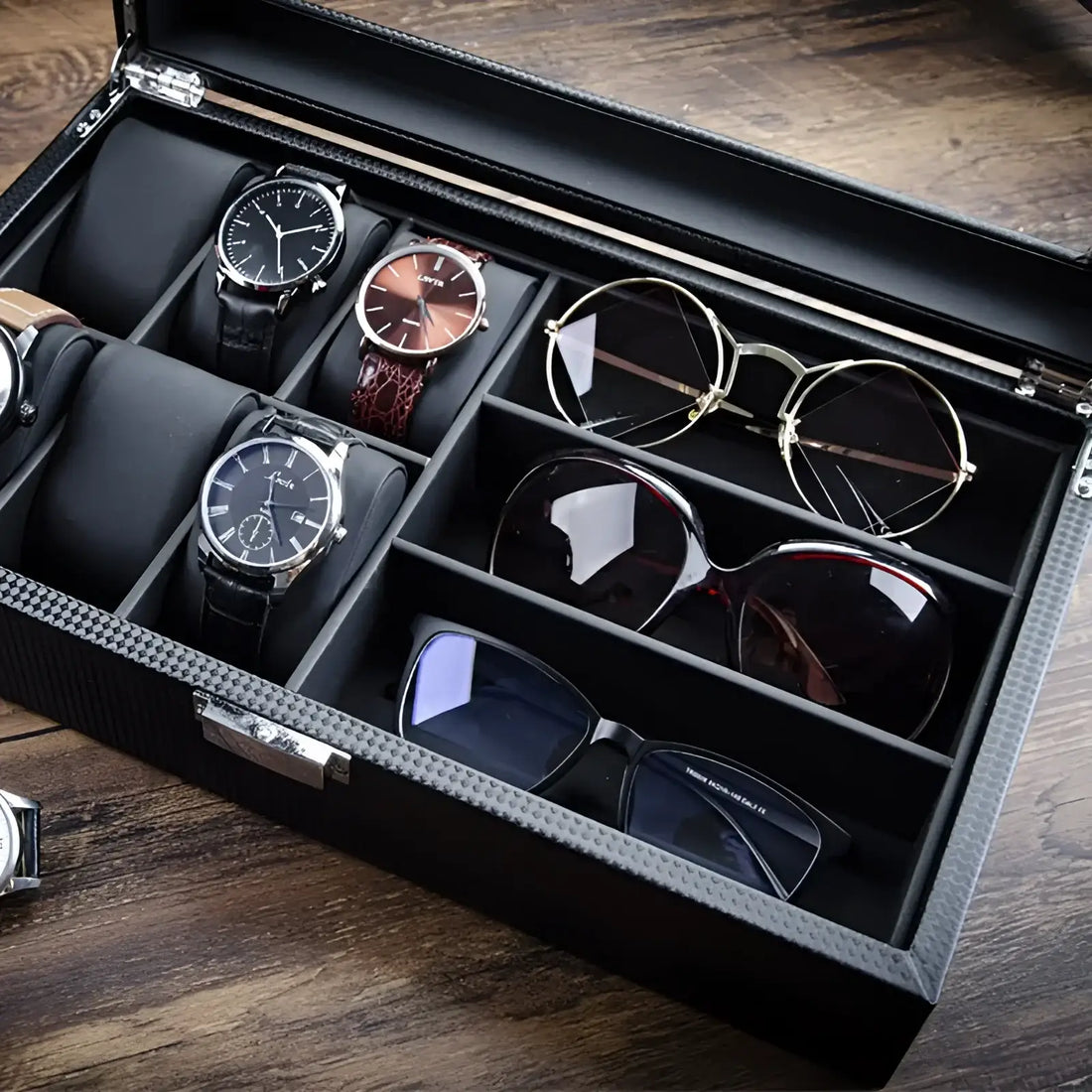 Boîte à montres et lunettes – détail des coussins et des cases à lunettes