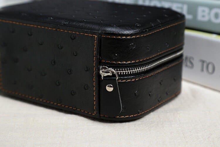 Étui montre voyage 2 places simili cuir autruche – détail de la fermeture éclair