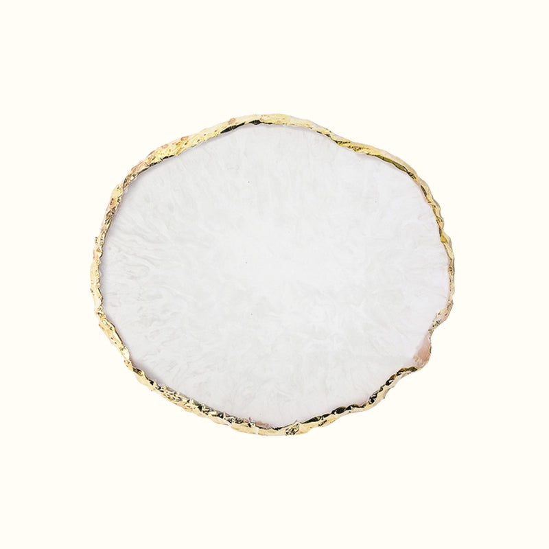 https://cdn.shopify.com/s/files/1/0531/9711/1483/files/petit-plateau-a-bijoux-resine-blanc.jpg?v=1718971697