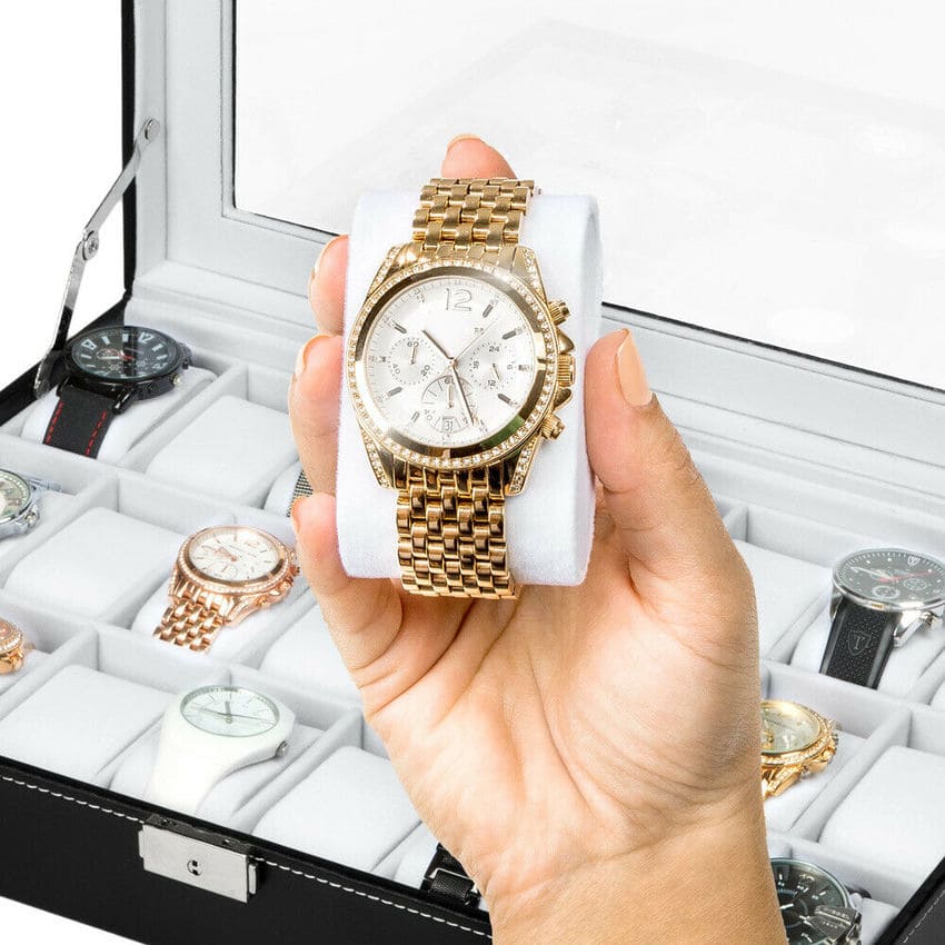Boîte à montres 24 places – montre retirée de son coussinet blanc