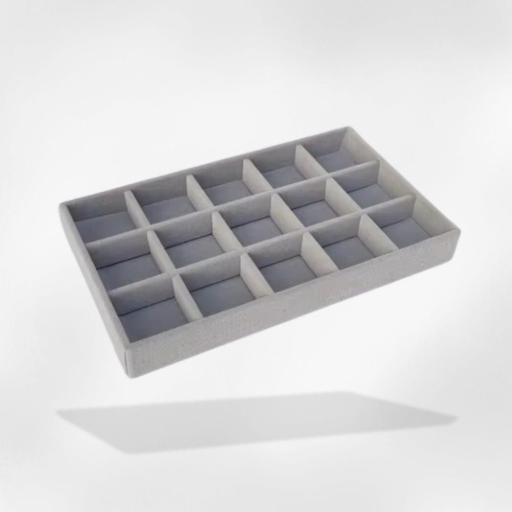 https://cdn.shopify.com/s/files/1/0889/8084/8989/files/royalcoffer-15-grilles-presentoir-a-bijoux-br-plateau-58638049804637.jpg?v=1727888408
