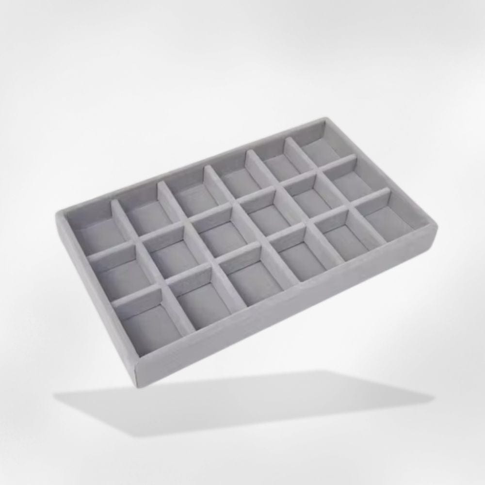https://cdn.shopify.com/s/files/1/0889/8084/8989/files/royalcoffer-18-grilles-presentoir-a-bijoux-br-plateau-58638049706333.jpg?v=1727888409