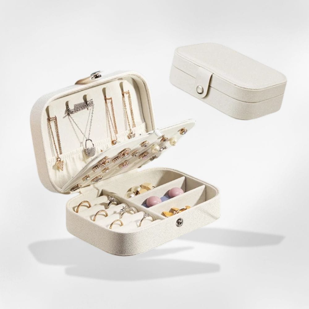 https://cdn.shopify.com/s/files/1/0889/8084/8989/files/royalcoffer-blanc-boite-a-bijoux-br-unique-71360781877597.jpg?v=1733069165