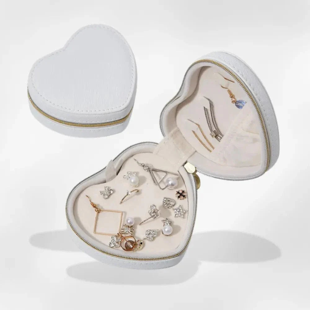 https://cdn.shopify.com/s/files/1/0889/8084/8989/files/royalcoffer-blanc-boite-a-bijoux-coeur-1128225942.webp?v=1739079895