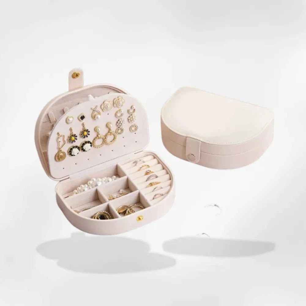 https://cdn.shopify.com/s/files/1/0889/8084/8989/files/royalcoffer-blanc-boite-a-bijoux-tendance-1128180558.webp?v=1739079713