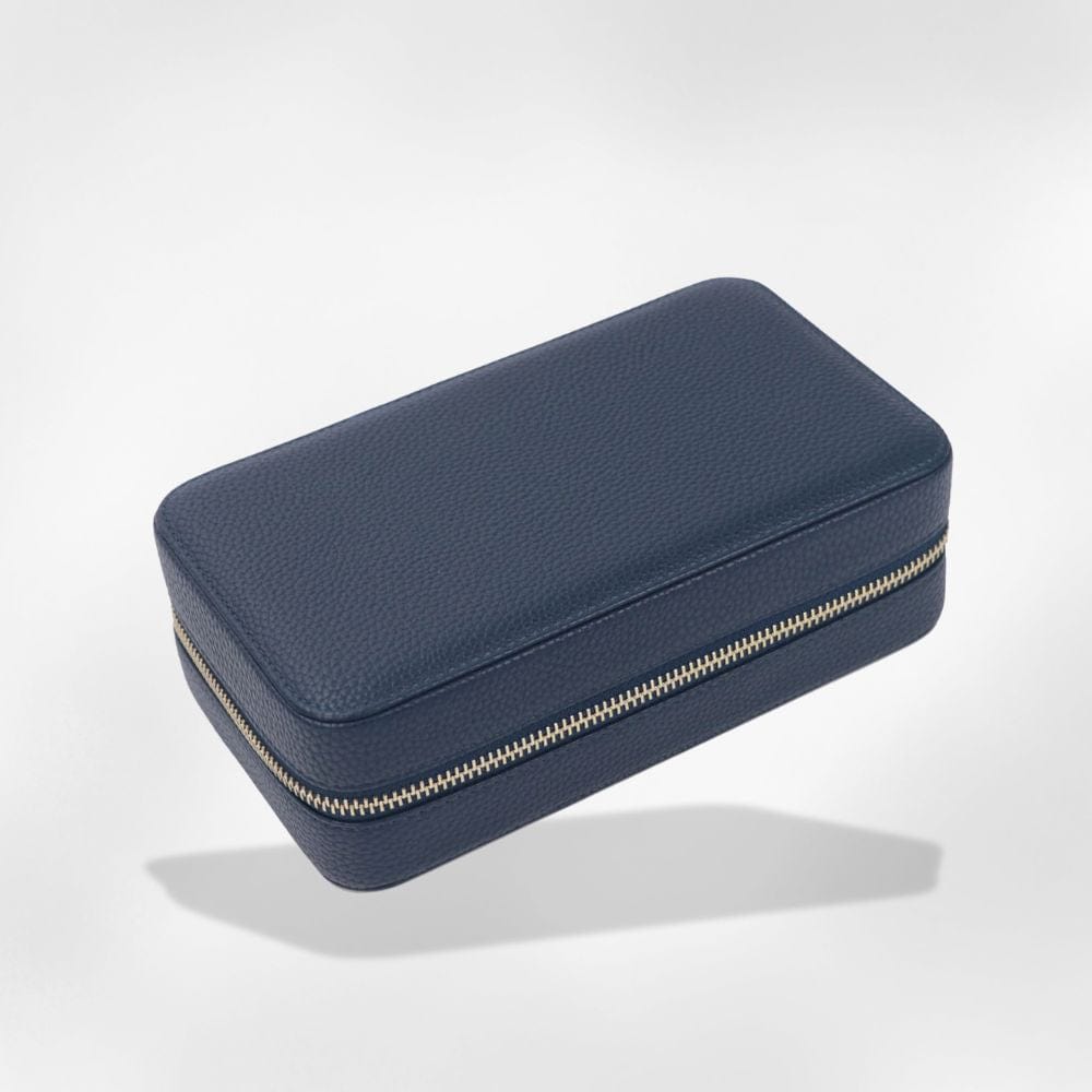 https://cdn.shopify.com/s/files/1/0889/8084/8989/files/royalcoffer-bleu-marine-boite-a-bijoux-br-bapteme-58413409763677.jpg?v=1727896689
