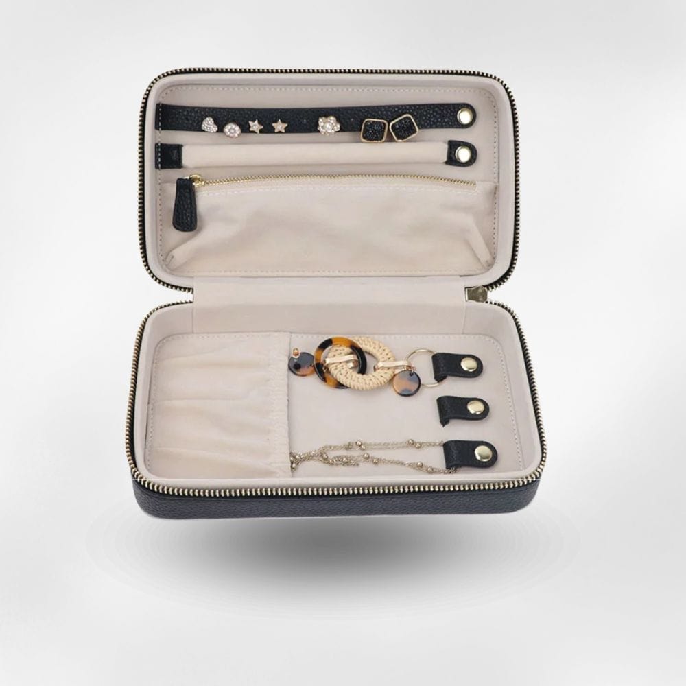 https://cdn.shopify.com/s/files/1/0889/8084/8989/files/royalcoffer-boite-a-bijoux-br-bapteme-58413409993053.jpg?v=1727895603