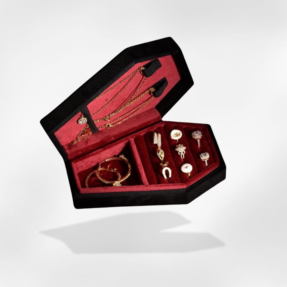 https://cdn.shopify.com/s/files/1/0889/8084/8989/files/royalcoffer-boite-a-bijoux-br-gothique-58474034397533.jpg?v=1727893101