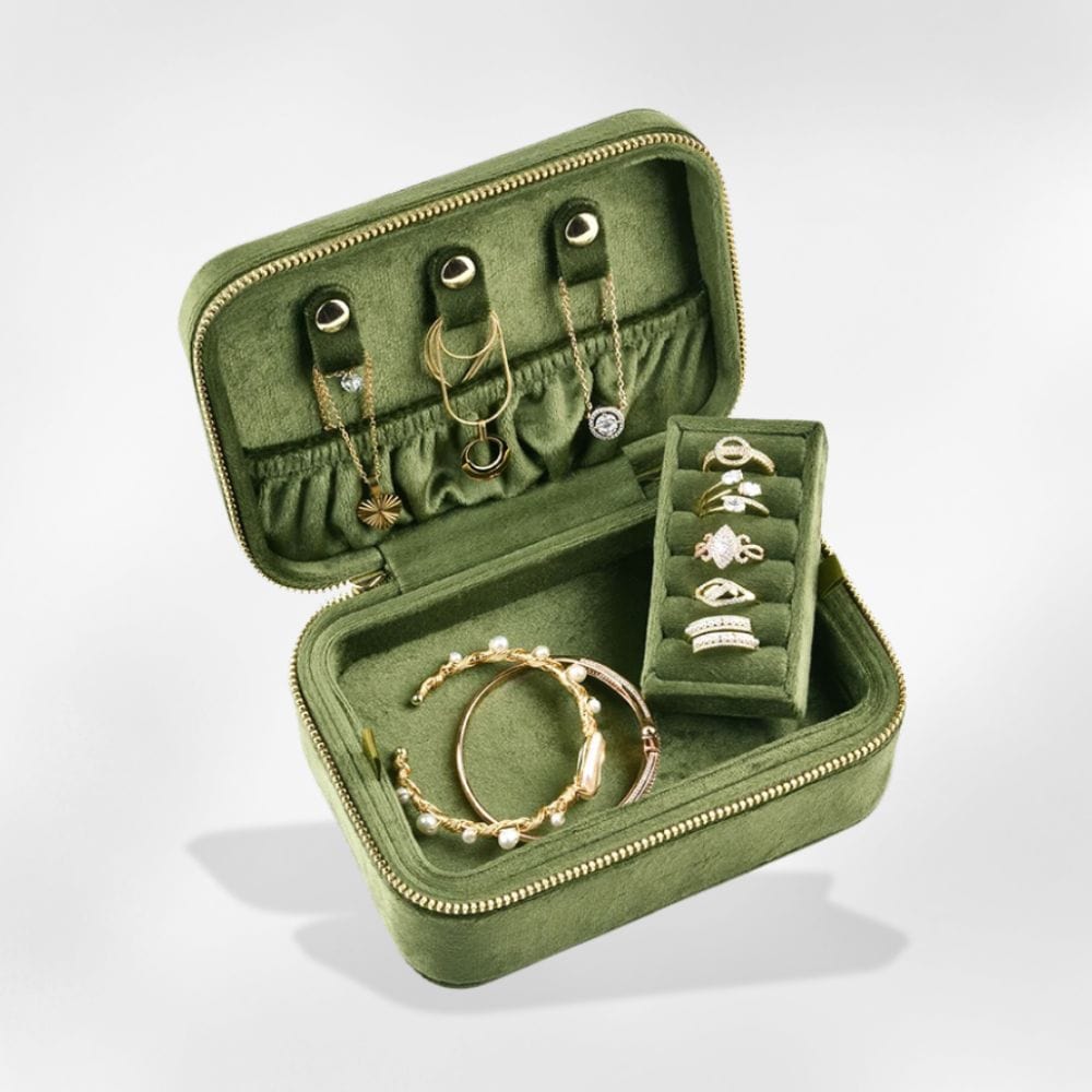 https://cdn.shopify.com/s/files/1/0889/8084/8989/files/royalcoffer-boite-a-bijoux-br-royaltravel-71385062900061.jpg?v=1733068926