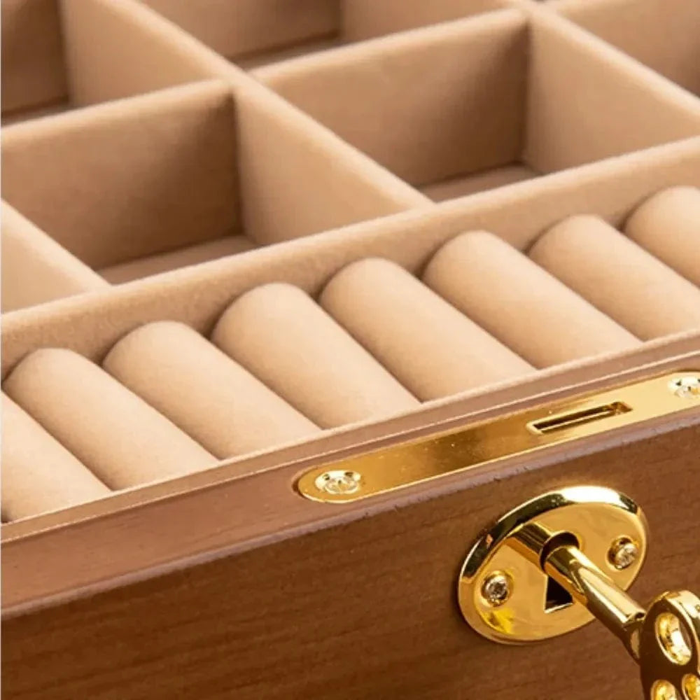https://cdn.shopify.com/s/files/1/0889/8084/8989/files/royalcoffer-boite-a-bijoux-en-bois-haut-de-gamme-1128180550.webp?v=1739079369