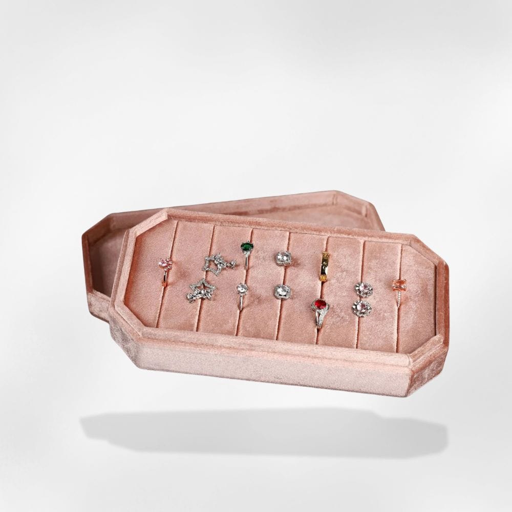 https://cdn.shopify.com/s/files/1/0889/8084/8989/files/royalcoffer-boite-a-bijoux-petite-pour-bagues-58542733558109.jpg?v=1727890219