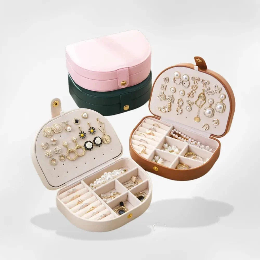 https://cdn.shopify.com/s/files/1/0889/8084/8989/files/royalcoffer-boite-a-bijoux-tendance-1128180554.webp?v=1739079540