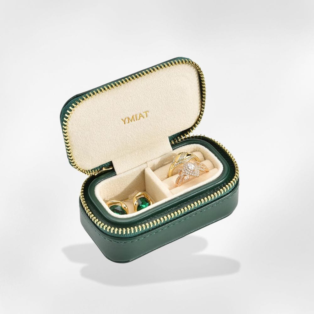 https://cdn.shopify.com/s/files/1/0889/8084/8989/files/royalcoffer-boite-a-bijoux-vr-royaltravel-58542429438301.jpg?v=1727890401