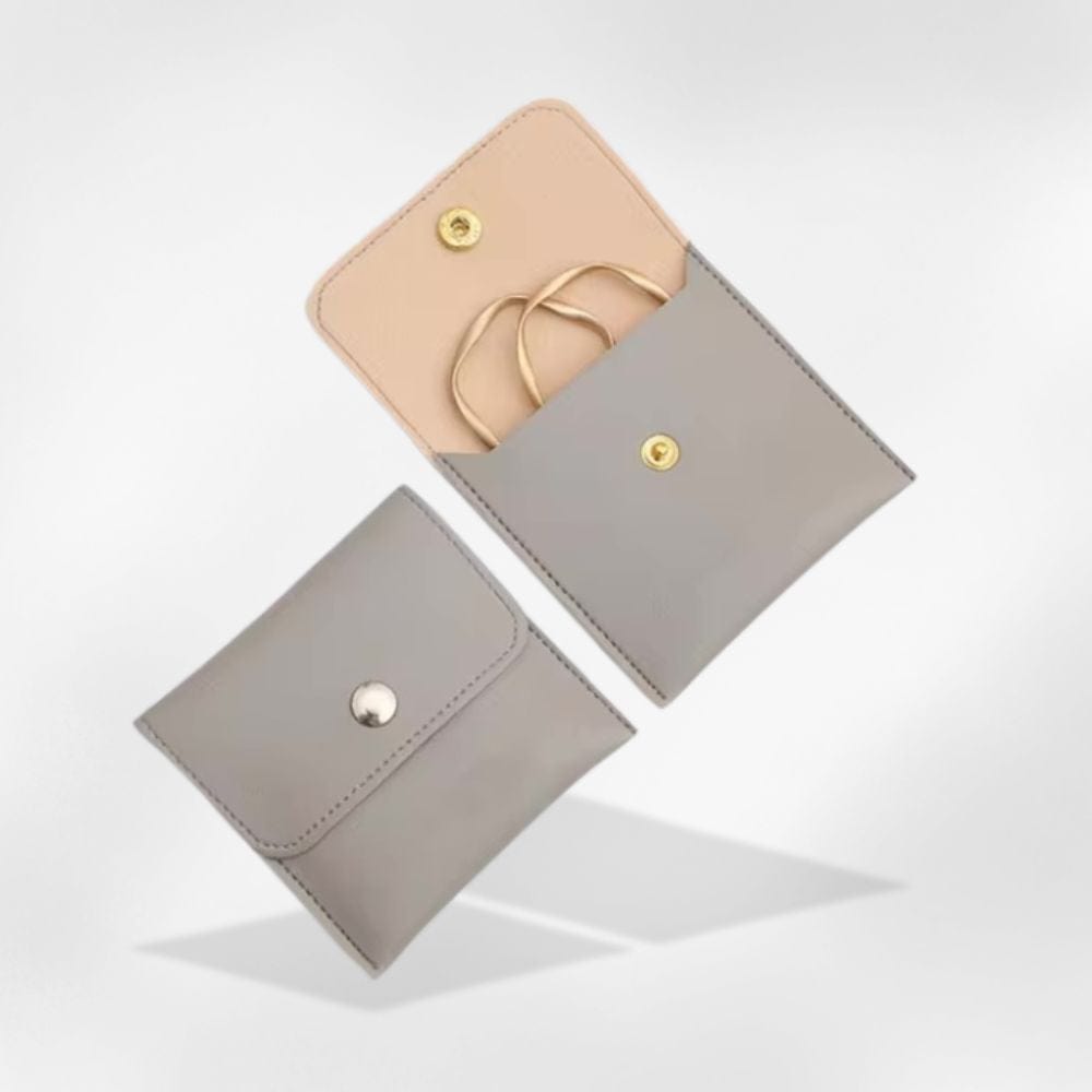 https://cdn.shopify.com/s/files/1/0889/8084/8989/files/royalcoffer-gris-fonce-boite-a-bijoux-br-de-poche-58471879999837.jpg?v=1727894902