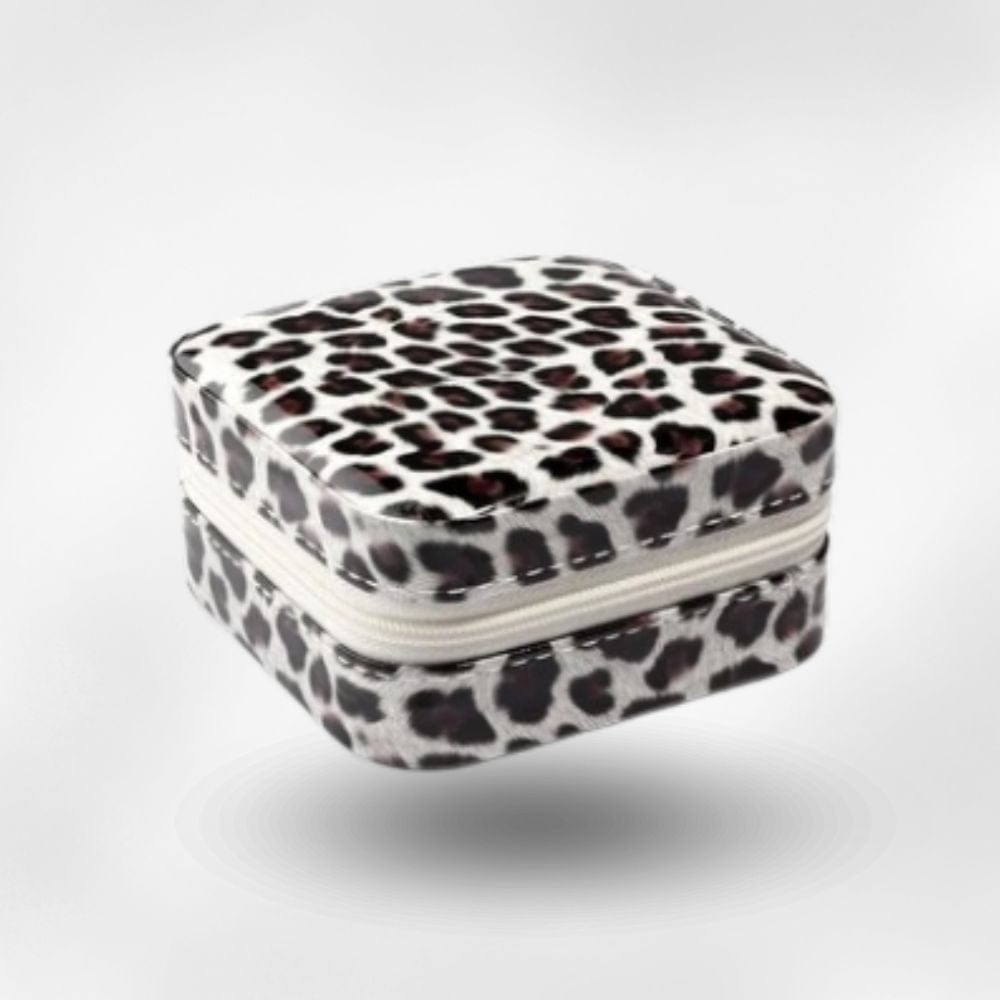 https://cdn.shopify.com/s/files/1/0889/8084/8989/files/royalcoffer-leopard-boite-a-bijoux-br-mini-boite-a-bijoux-58489903251805.jpg?v=1727892184