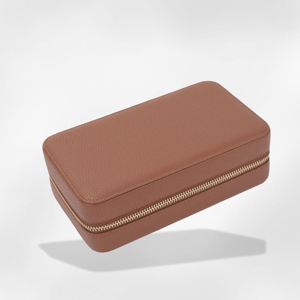 https://cdn.shopify.com/s/files/1/0889/8084/8989/files/royalcoffer-marron-boite-a-bijoux-br-bapteme-58413409665373.jpg?v=1727896700