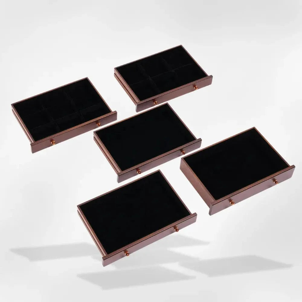 https://cdn.shopify.com/s/files/1/0889/8084/8989/files/royalcoffer-marron-coffret-bijoux-homme-femme-1149813849.webp?v=1742447151